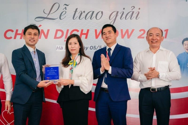 Toyota Long Biên nhận giải Đại lý Xuất sắc Chiến dịch WOW 2021