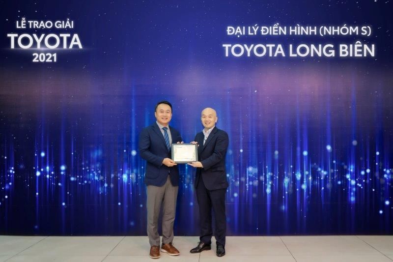 Toyota Long Biên vinh dự là Đại lý Điển hình 2021 của Toyota Việt Nam
