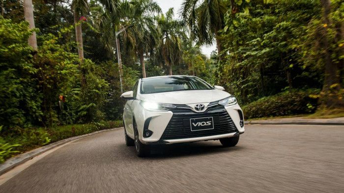 Toyota Vios 2022 đòi lại “ngôi vương” doanh số từ Honda City tháng 5/2022